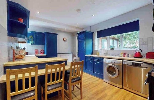 Hinckley House | Clarendon 3 Bed Bungalow Parking & Wifi Business and Leisure