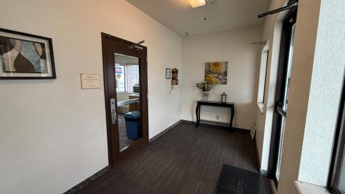 Clarion Hotel | clarion hometown inn