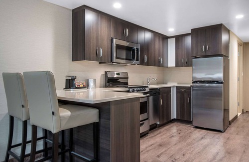 Brandon Hotel | Clarion Hotel & Suites