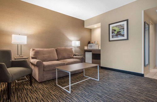 Brandon Hotel | Clarion Hotel & Suites