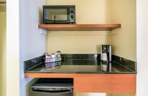 Shippensburg Hotel | Clarion Hotel & Suites University - Shippensburg