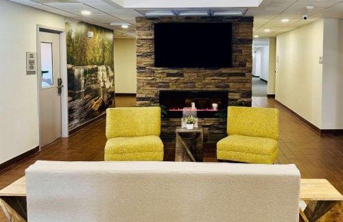 Albemarle Hotel | Clarion Pointe Albemarle