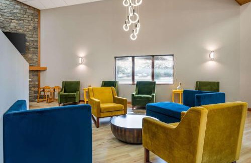 Jeffersontown Hotel | Clarion Pointe Louisville East