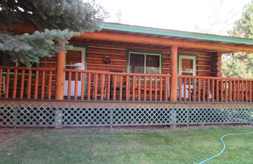 Salmon Apartment | Clark Cabin, Greyhouse Inn Vacation Rentals
