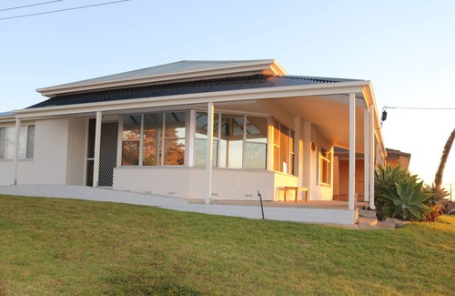 Lacepede House | Clarkeys by the Beach - beachfront, sleeps 10