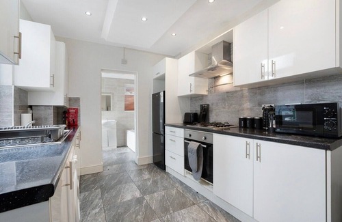 Stockton-on-Tees House | Classic 4-Bedroom Retreat