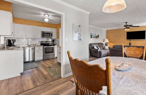 Cherry Grove Beach House | Classic 4BR Cherry Grove home w/elevator, full kitchen & short walk to beach