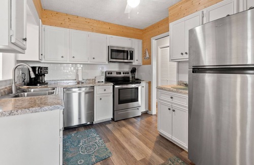 Cherry Grove Beach House | Classic 4BR Cherry Grove home w/elevator, full kitchen & short walk to beach