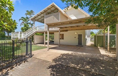 Pottsville House | Classic Beach House on Surfside - Pet Friendly
