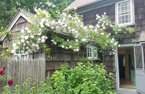 Sagaponack House | Classic Bridgehampton Farmhouse, ⅓ Mile to the Ocean in Sagaponack
