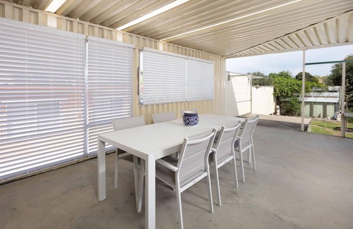South Albury House | Classic Chic on Olive - Chic two bedroom apartment close to the city centre