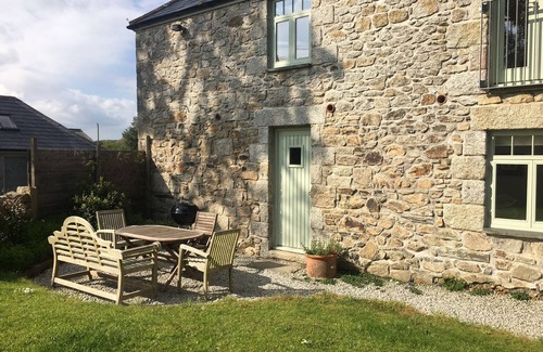 Mabe House | Classic Cornish Granite barn in a beautiful rural landscape.