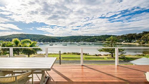 Hardys Bay House | 'Classic Cottage on the Bay' by Accom Holidays