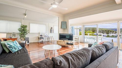 Hardys Bay House | 'Classic Cottage on the Bay' by Accom Holidays