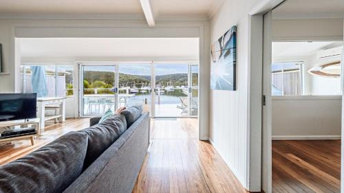 Hardys Bay House | 'Classic Cottage on the Bay' by Accom Holidays