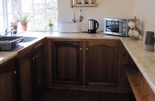 Llandybie Cottage | Classic Cottage with Mountain View Brewhouse at Glynhir Mansion
