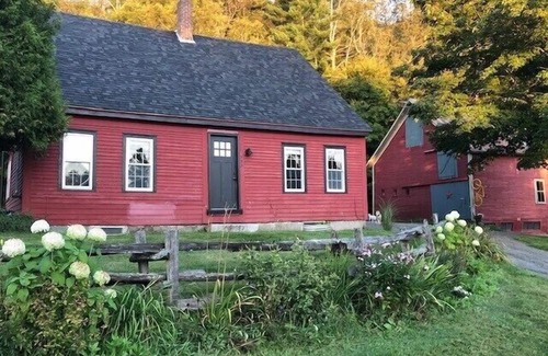Lyndon House | Classic Farmhouse with easy VAST & Kingdom Trails access