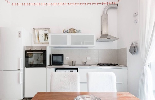 Santissima Annunziata Apartment | Classic flat by Liberty Square & Savonarola Square