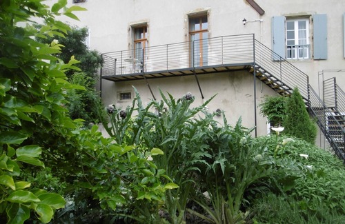 Limoux Apartment | Classic France: AC bedrooms, central, garden, BBQ.