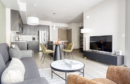 Central District Apartment | Classic Fremont 1BR w/Roof Deck, Pool & Spa, near TJ & WF, by Blueground