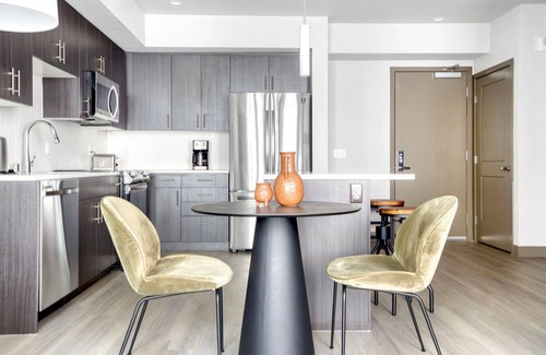 Central District Apartment | Classic Fremont 1BR w/Roof Deck, Pool & Spa, near TJ & WF, by Blueground