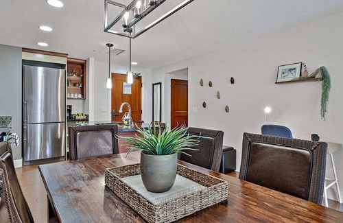 Canmore Apartment | Classic Hideaway Elegant 2BD 2BTH