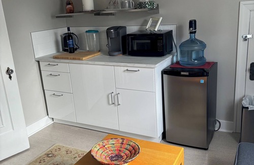 Kitsilano House | Classic Kitisilano two-room studio suite