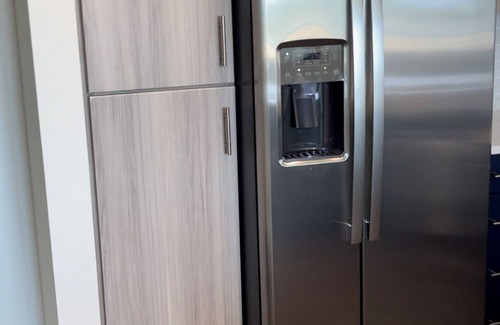 Addison Apartment | Classic Modern Apartment Well Equipped, Fitness Room,Pool & Free Parking