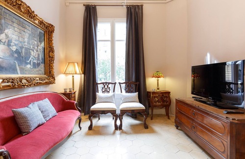 Gothic Quarter Apartment | Classic style 7 bedroom apartment in the city center