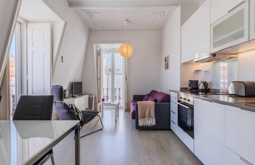 Alfama Apartment | Classic Topfloor Apartment by LovelyStay