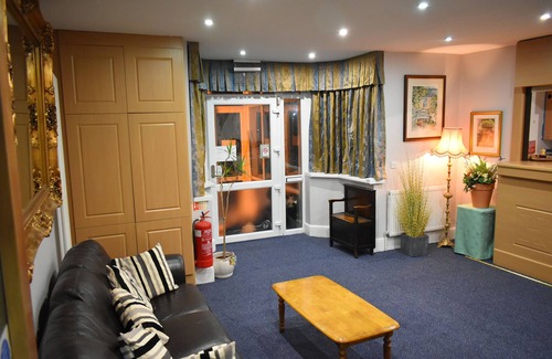 Little Hay Apartment | Classic Twin Room - Royal Square Hotel - Birmingham Airport & NEC