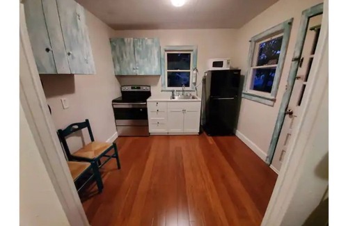 West Melbourne House | Classic Vintage Cottage near beach, shops, dining UTILITIES & INTERNET INCLUDED