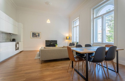 Belvaros - Lipotvaros Apartment | Classical apartment with modern style downtown!
