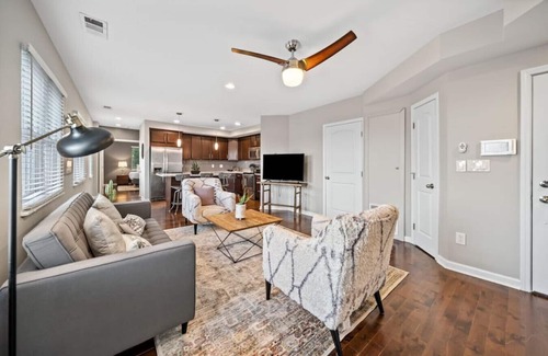 Mount Auburn Apartment | Classy 2BR Condo Near City Centre | OTR, UC, Zoo