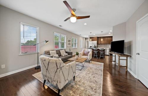 Mount Auburn Apartment | Classy 2BR Condo Near City Centre - OTR, UC, Zoo