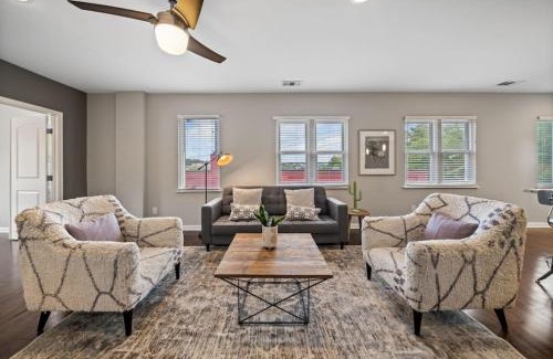 Mount Auburn Apartment | Classy 2BR Condo Near City Centre - OTR, UC, Zoo