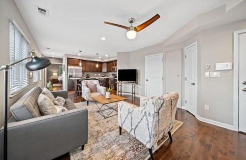 Mount Auburn Apartment | Classy 2BR Condo Near City Centre - OTR, UC, Zoo