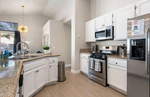 North Las Vegas House | ❤️Classy 3BR Vegas Pool Retreat w/Pool Table