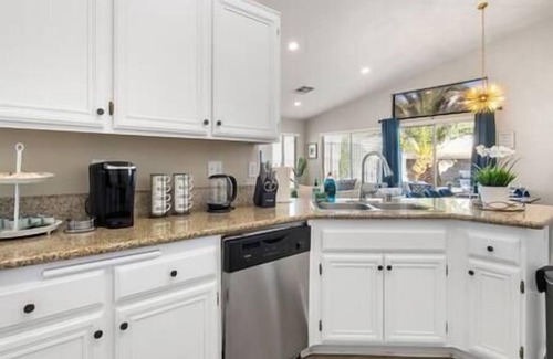 North Las Vegas House | ❤️Classy 3BR Vegas Pool Retreat w/Pool Table