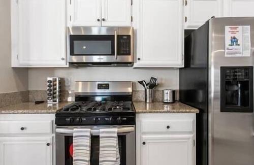 North Las Vegas House | ❤️Classy 3BR Vegas Pool Retreat w/Pool Table