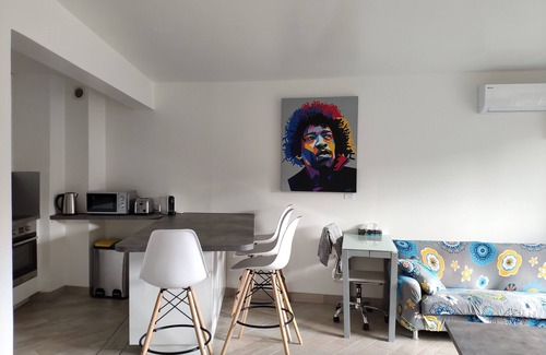 Couronne Urbaine Apartment | Classy 4-star 2-bedroom apartment in the center of Aix with parking and terrace