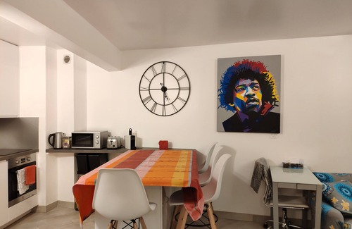 Couronne Urbaine Apartment | Classy 4-star 2-bedroom apartment in the center of Aix with parking and terrace