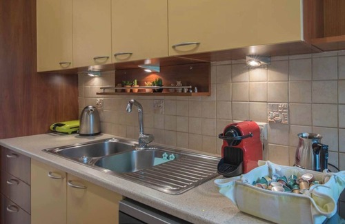 Irakleio Apartment | Classy Spacious Apartment in Irakleio, Athens