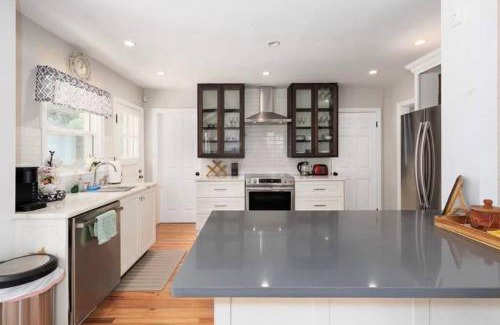 North Decatur House | Classy utopian escape near Emory