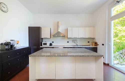Vassena Villa | Classy villa with pool and a garden right on the lakeshore! - Villa Laurenza