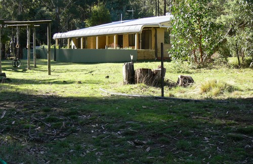 Coomoora Villa | Clayborne Villa, lovely mud brick country house