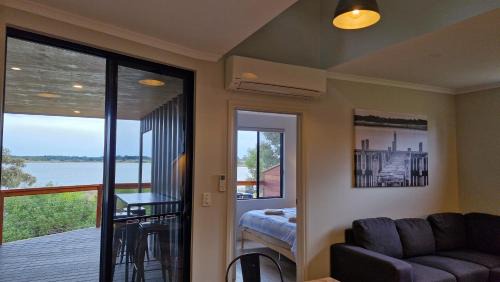 Alexandrina Villa | Clayton Bay Riverside Holiday Park
