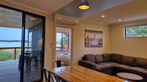 Alexandrina Villa | Clayton Bay Riverside Holiday Park