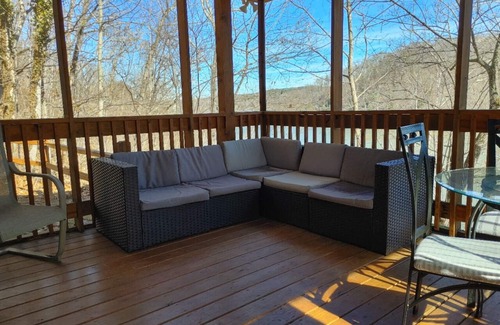 Pulaski House | Claytor Lake Hideaway