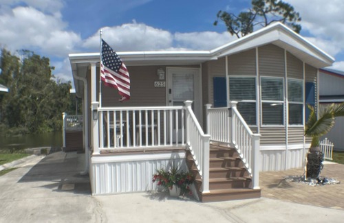 San Carlos Park House | Clean 2-bedroom mobile home close to Ft Meyers Beach. Heated pool, Fitness Room
